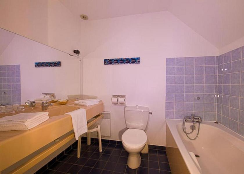 Brittany Arzon Twin Room
