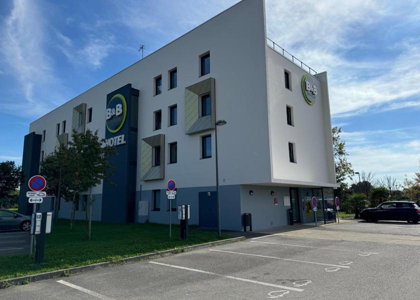 Pays de la Loire Savenay exterior view