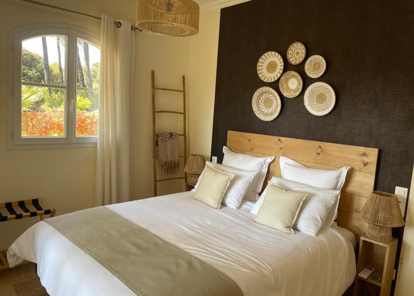 Var Taradeau Double Room with Private Bathroom