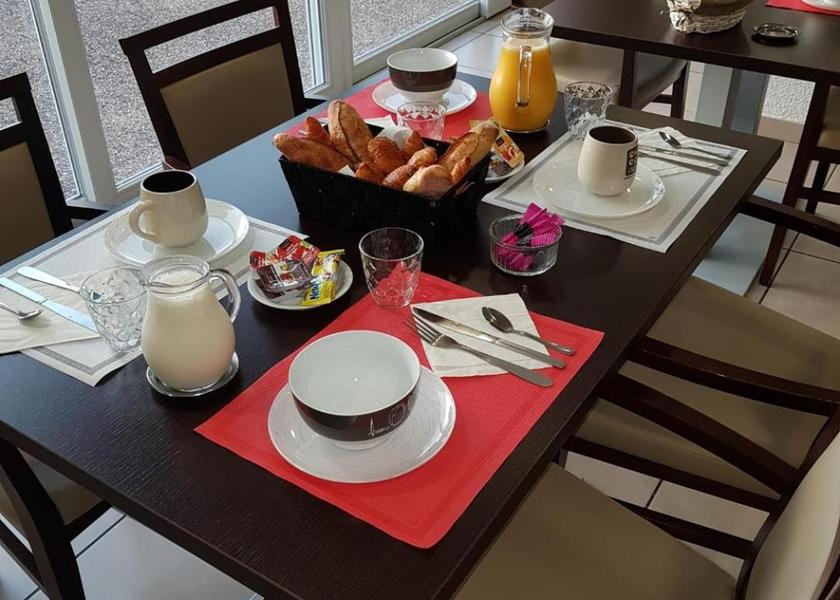 Auvergne-Rhone-Alpes Yzeure food and beverages