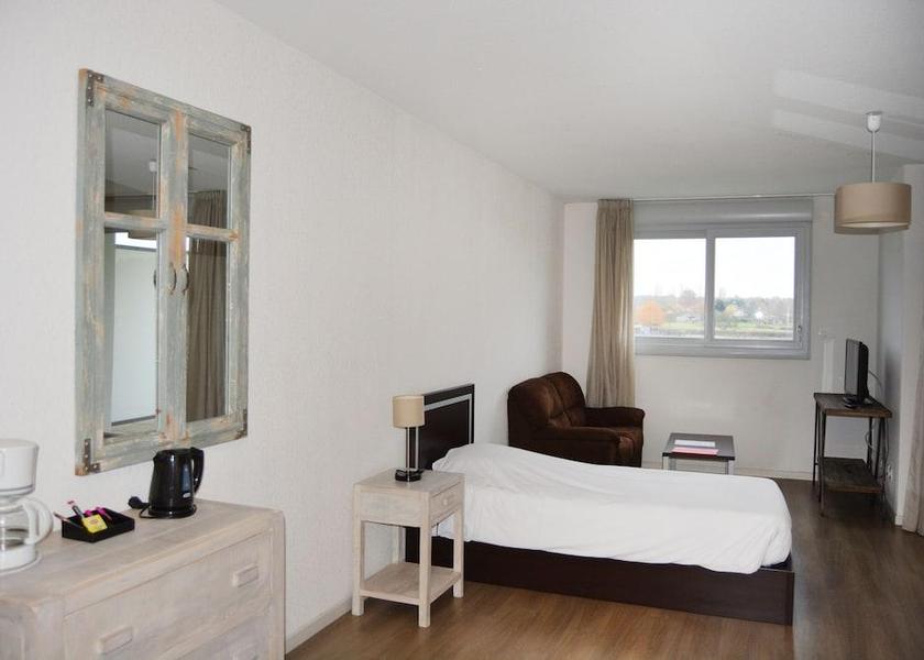 Auvergne-Rhone-Alpes Yzeure Studio (1 Adult)