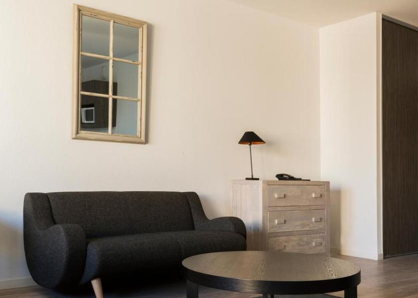 Auvergne-Rhone-Alpes Yzeure Studio (1 Adult)