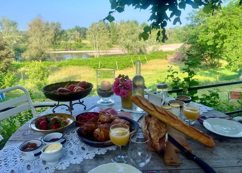 Auvergne-Rhone-Alpes Yzeure food and beverages