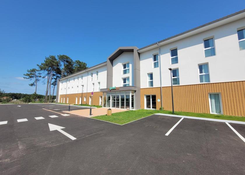 Nouvelle-Aquitaine Castets exterior view