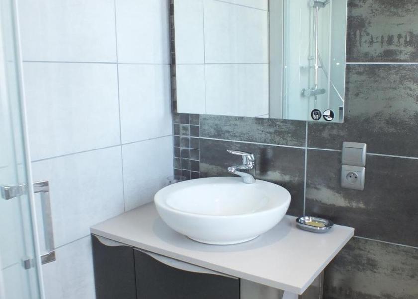 Centre - Loire Valley Chateauroux bathroom