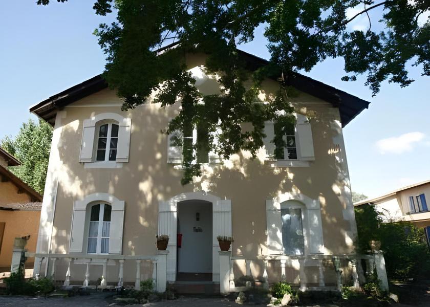 Nouvelle-Aquitaine Lanton exterior view