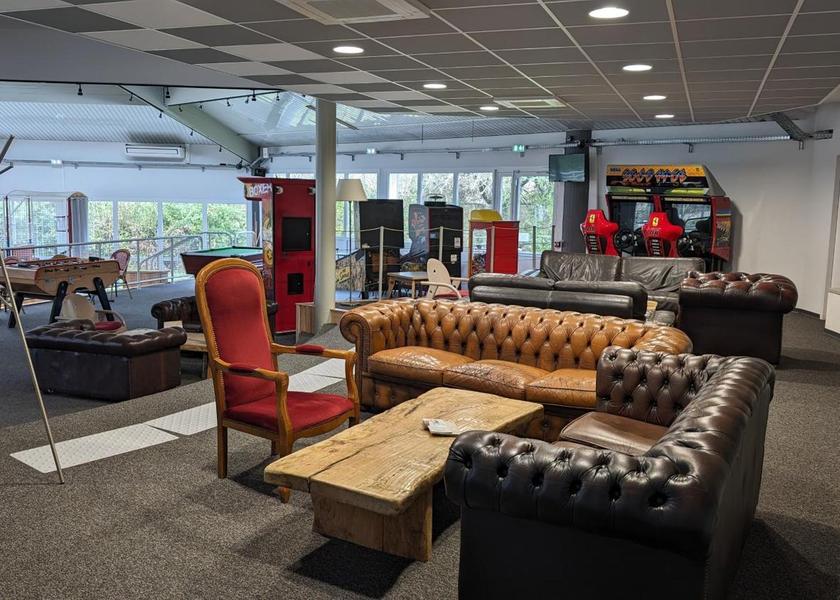 shared lounge/tv area