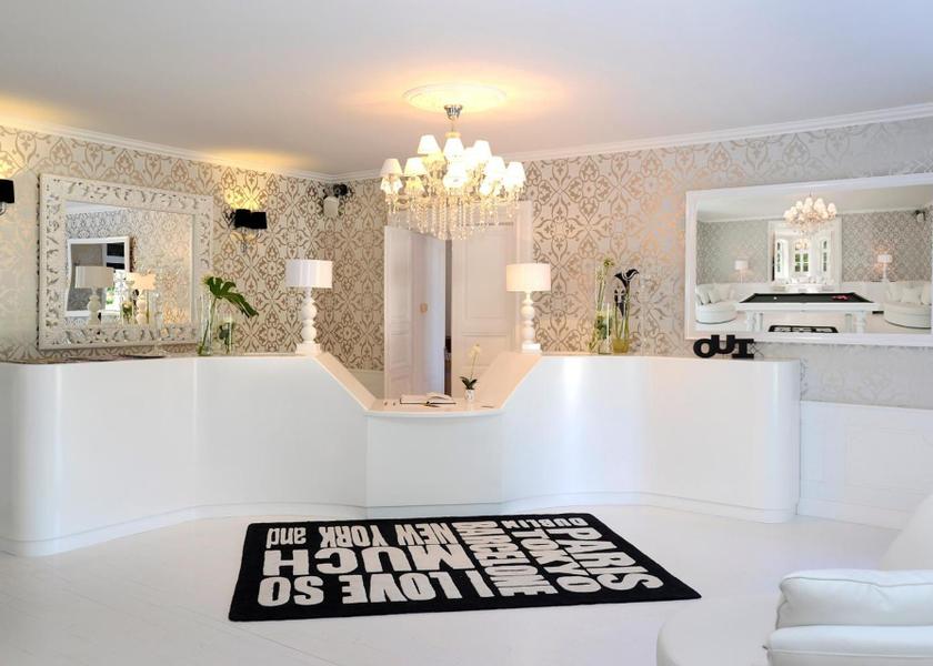 shared lounge/tv area