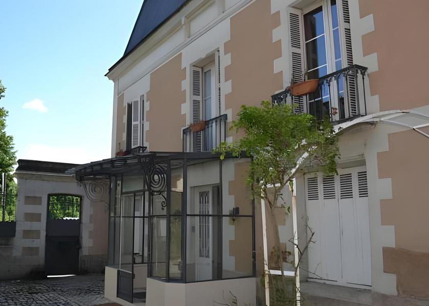 Centre-Loire Valley Saint-Cyr-sur-Loire exterior view