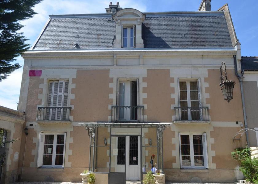 Centre-Loire Valley Saint-Cyr-sur-Loire exterior view