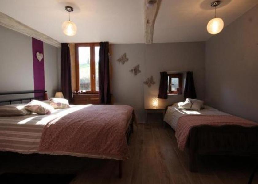 Bourgogne-Franche-Comté Iguerande Classic Triple Room
