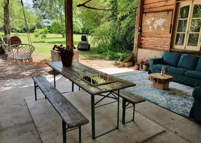 Auvergne-Rhone-Alpes Lurcy-Levis bar/lounge