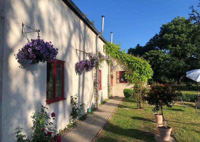 Auvergne-Rhone-Alpes Lurcy-Levis entrance