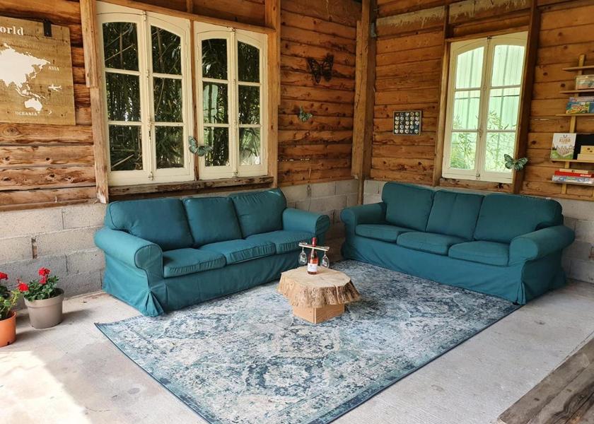 Auvergne-Rhone-Alpes Lurcy-Levis bar/lounge