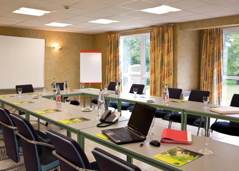 Auvergne-Rhone-Alpes Lurcy-Levis meeting room / ballrooms