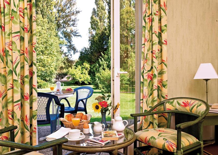 Auvergne-Rhone-Alpes Lurcy-Levis facilities