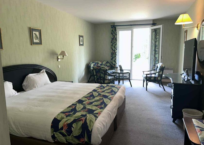 Auvergne-Rhone-Alpes Lurcy-Levis Suite