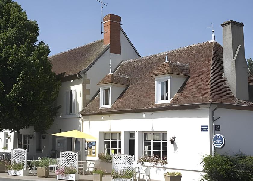 Auvergne-Rhone-Alpes Lurcy-Levis exterior view