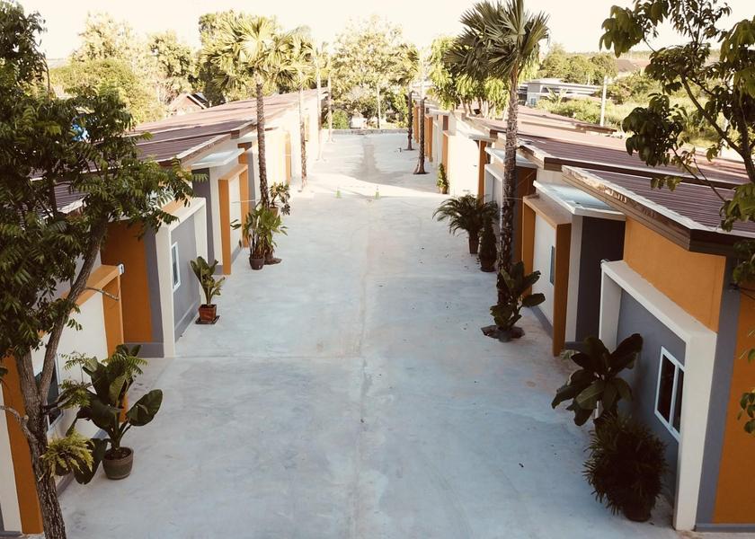  Pluak Daeng Hotel Exterior