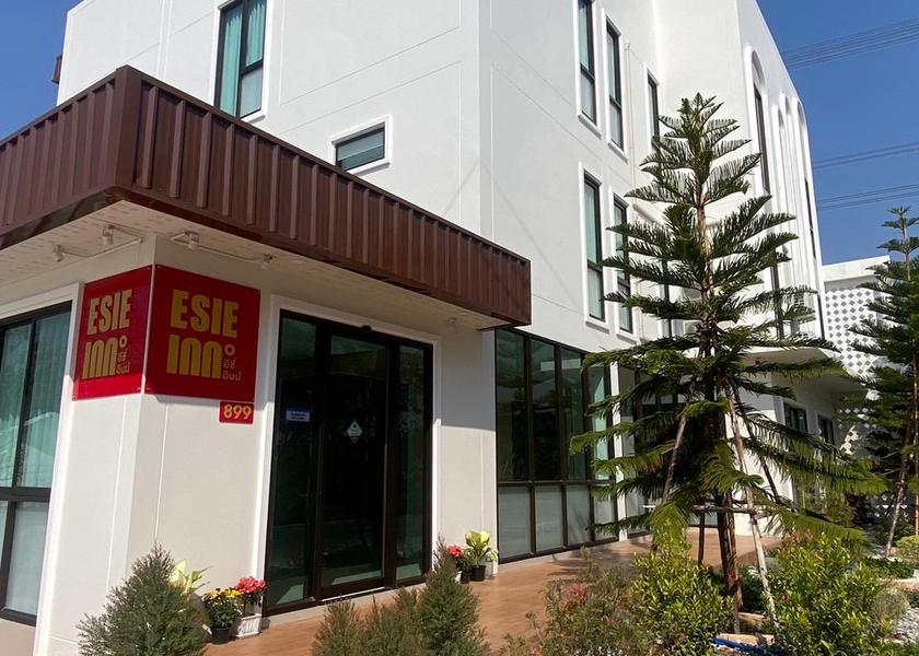 Pluak Daeng Exterior view