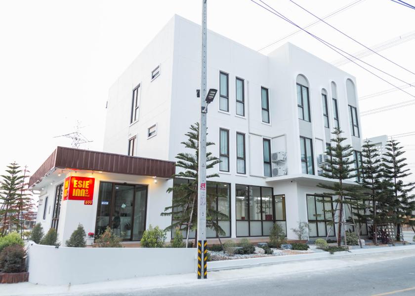 Pluak Daeng Hotel Exterior