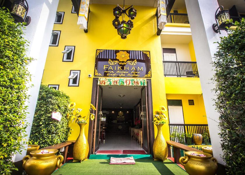Chiang Mai Province San Kamphaeng exterior view