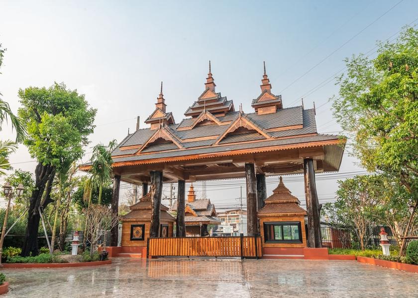 Chiang Mai Province San Kamphaeng Interior entrance