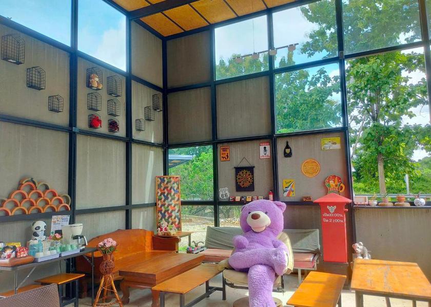 shared lounge/tv area