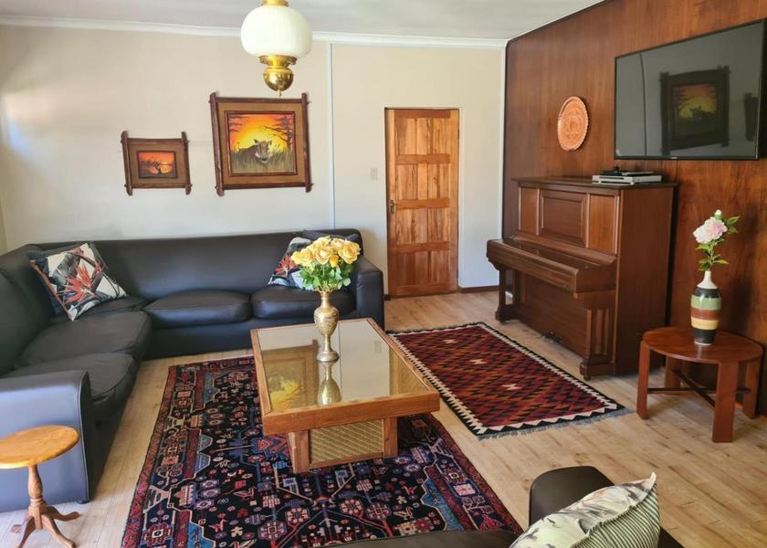Western Cape Robertson shared lounge/tv area