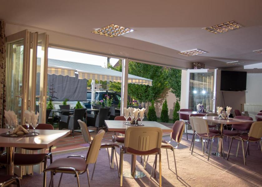 Ilfov Otopeni bar/lounge
