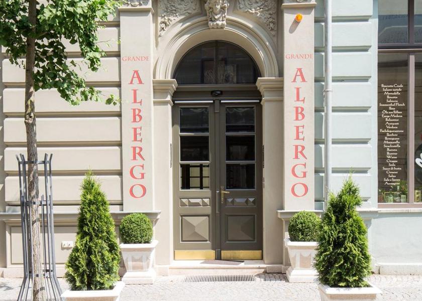 Thuringia Weimar entrance