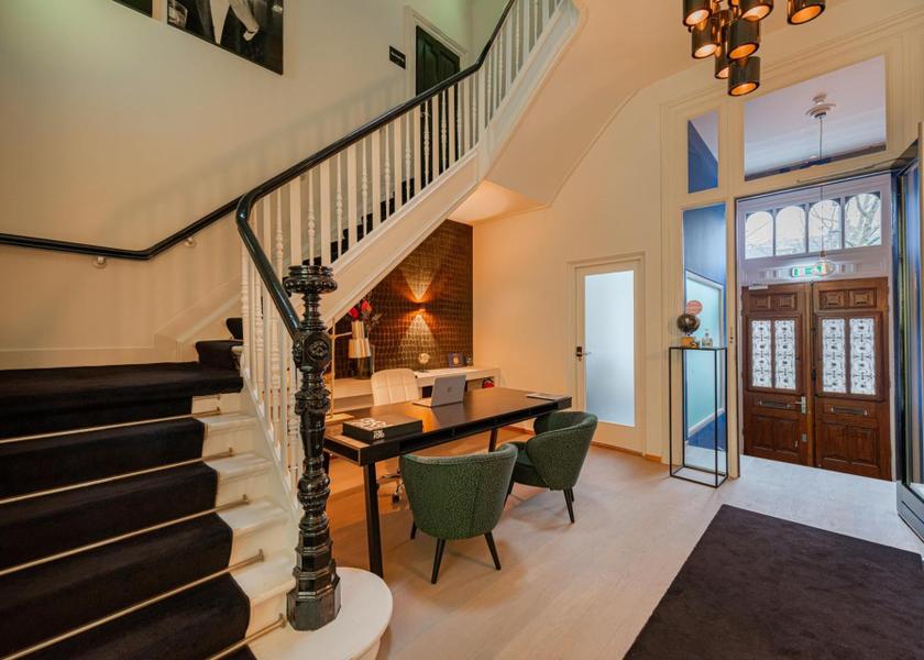 North Holland Alkmaar lobby