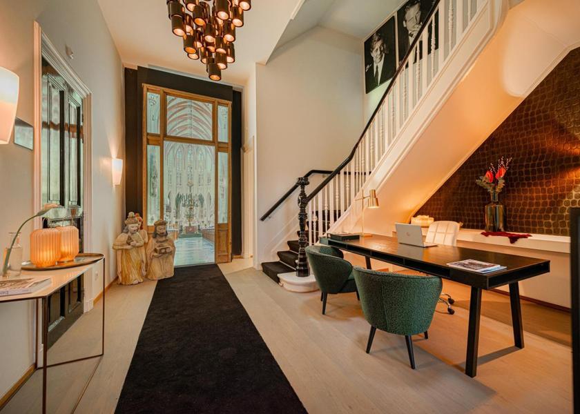 North Holland Alkmaar lobby