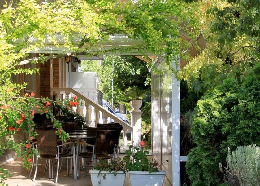 Attica Metamorfosi garden