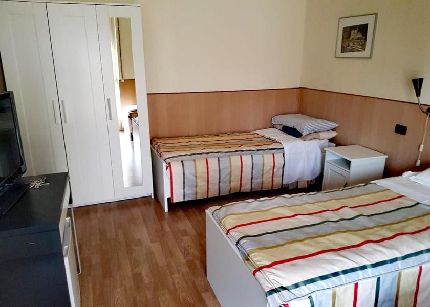 Lombardy Pero Triple Room with Private Bathroom