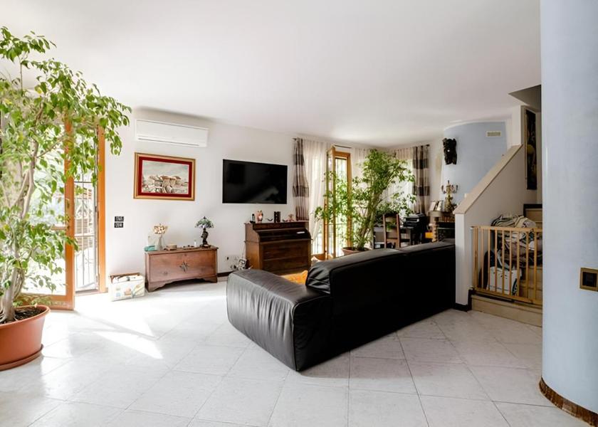 shared lounge/tv area