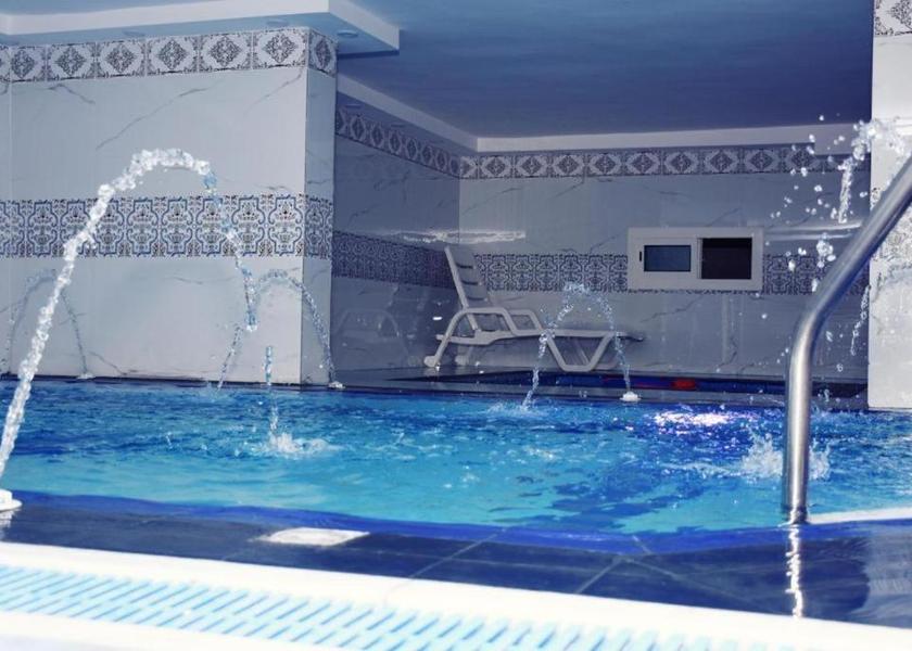  Medina swimming pool