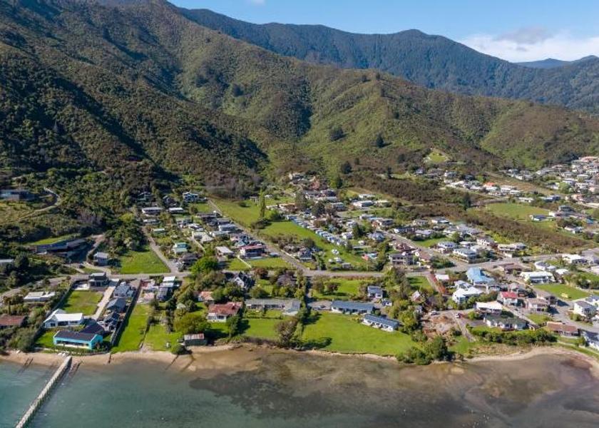 Marlborough Picton Surrounding environment
