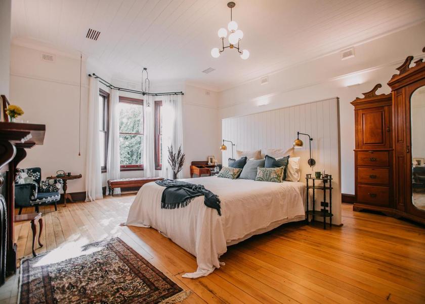 New South Wales Bathurst Six-Bedroom House