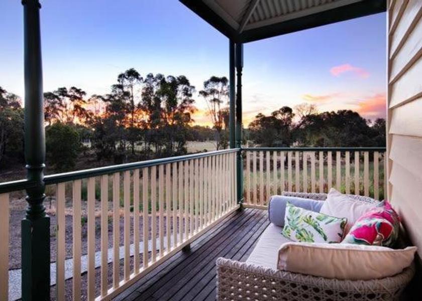 Victoria Castlemaine Double Room with Garden View - Shared Bathroom