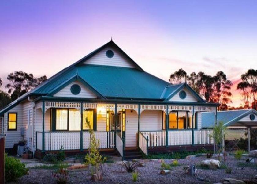 Victoria Castlemaine exterior view