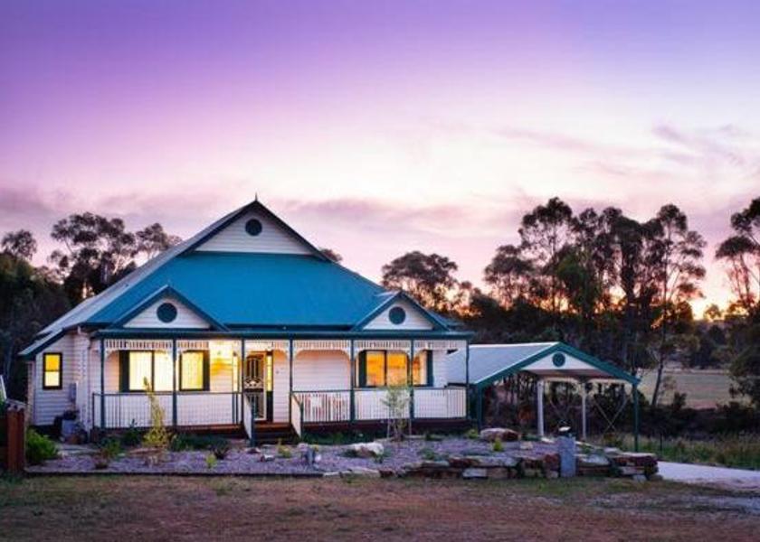 Victoria Castlemaine exterior view