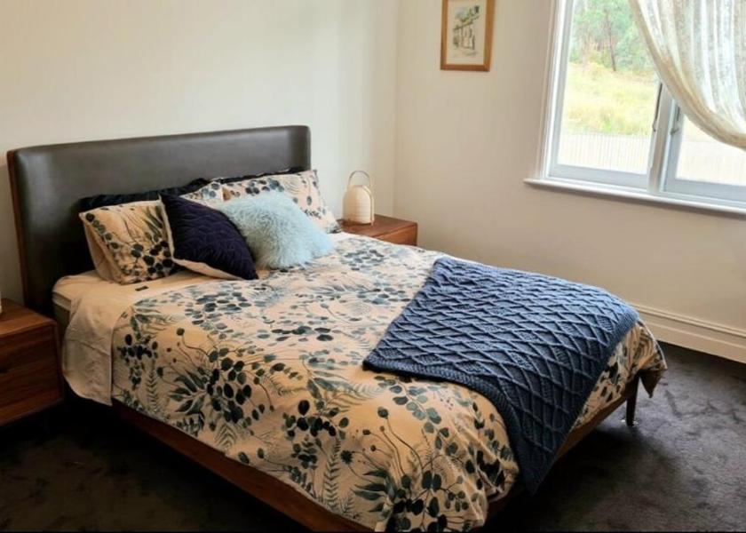 Victoria Castlemaine Double Room with Garden View - Shared Bathroom