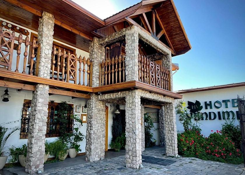 Santiago Santiago exterior view