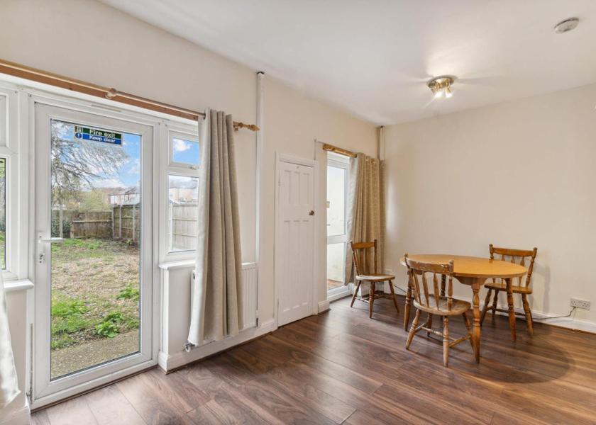 England Mitcham shared lounge/tv area