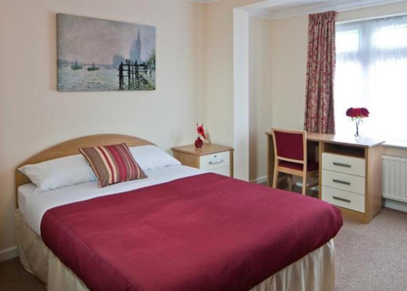 England Romford guestroom