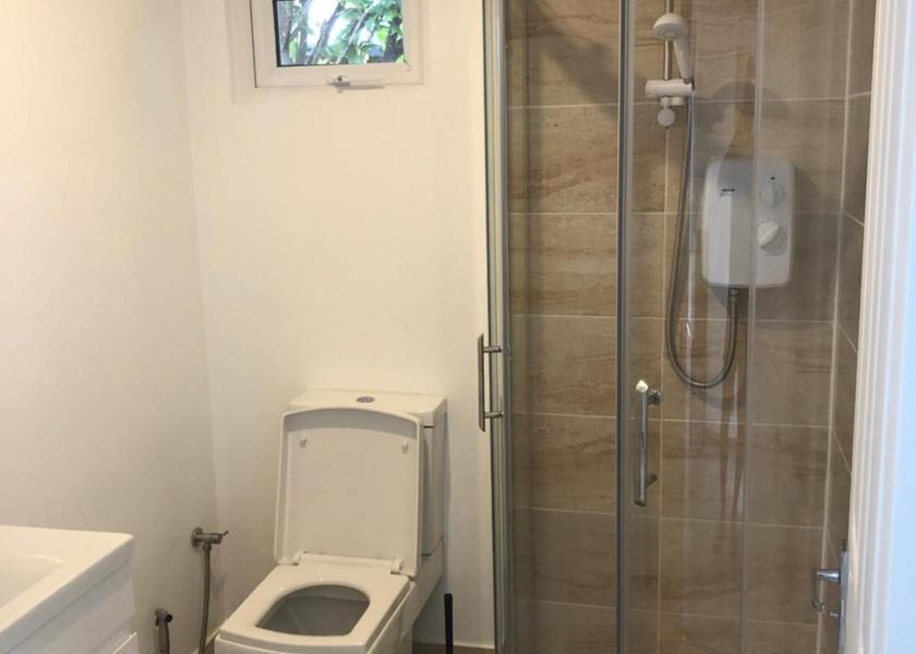 England Uxbridge shower