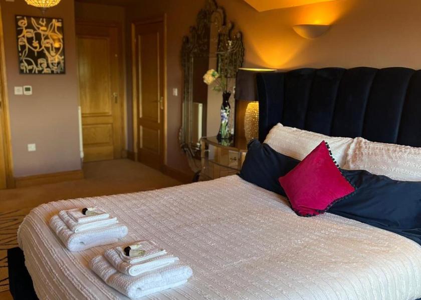 England Shrewsbury Deluxe King Suite