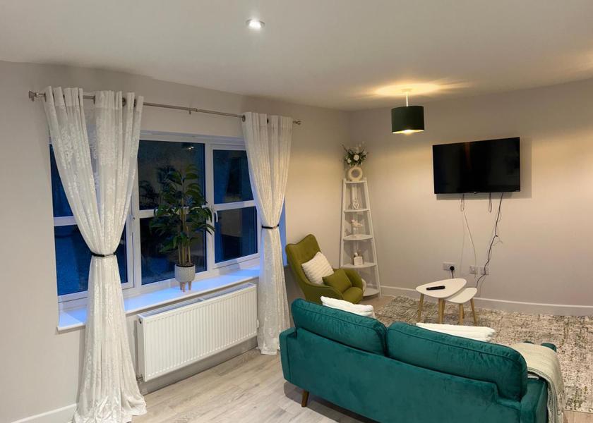 shared lounge/tv area