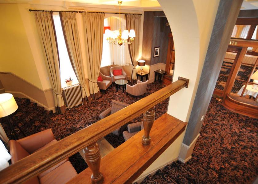 shared lounge/tv area